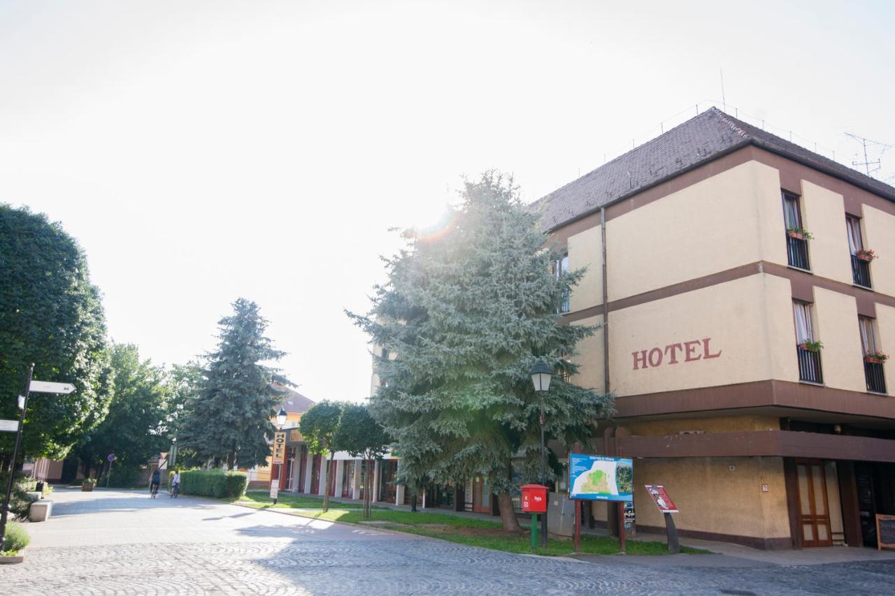 Hotel Oroszlan Szigetvar Exterior photo